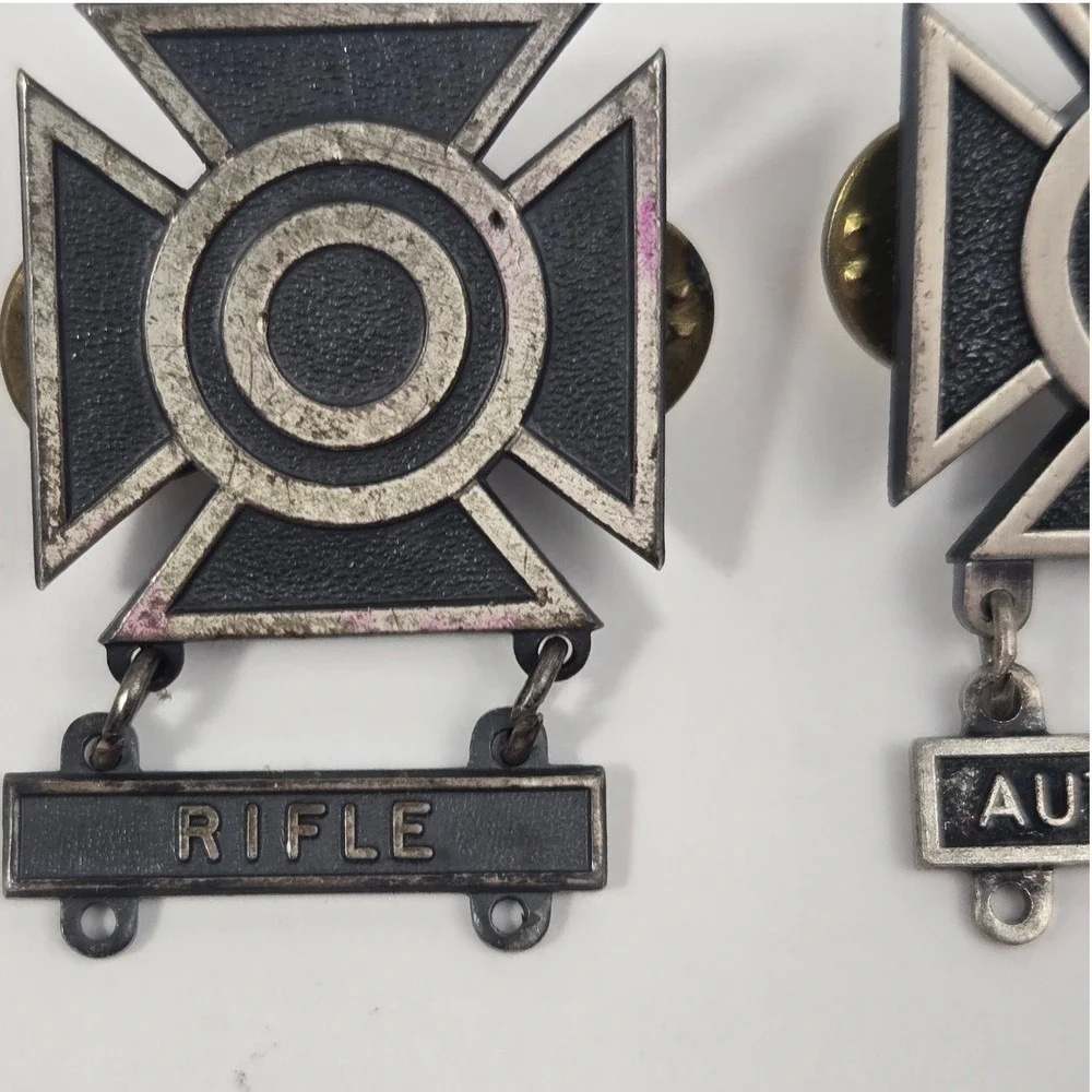 Vintage US Army Sharpshooter Badges Antaya Silver Filled Rifle Auto-Rifle 2pc